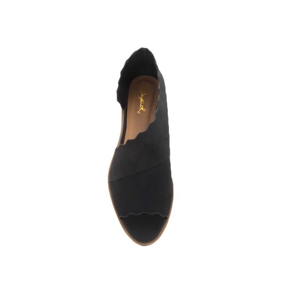 Black Scalloped Ballerina Flats - Picture 4 of 5